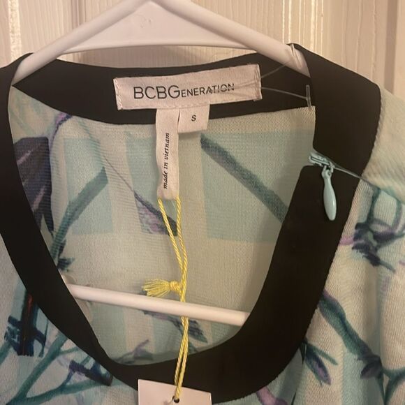 BCBGenerationFloral Sheer  Blouse  NWT  Small - Picture 4 of 11